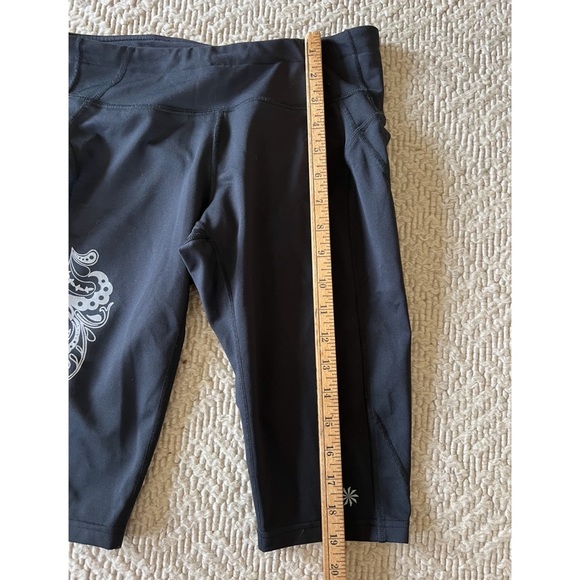 Athleta Capri Paisley Spandex Shorts - SP - Picture 7 of 8